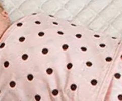 Укладываем правильно новорождённого спать после кормления в кроватку