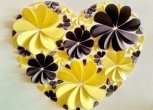 Цветы из сложенных пополам сердечек